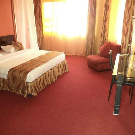 Royal City Dubai Complex Kisumu Exterior foto