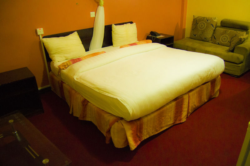 Royal City Dubai Complex Kisumu Exterior foto