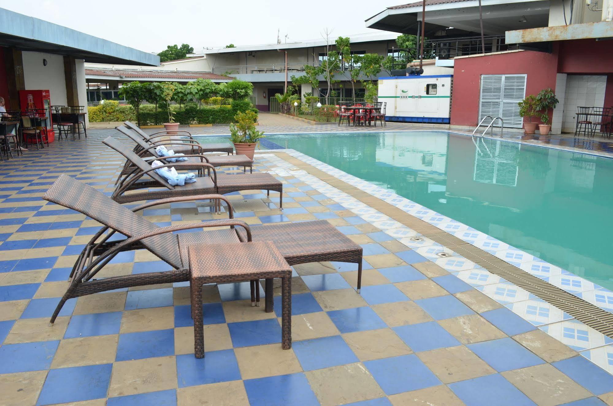 Royal City Dubai Complex Kisumu Exterior foto
