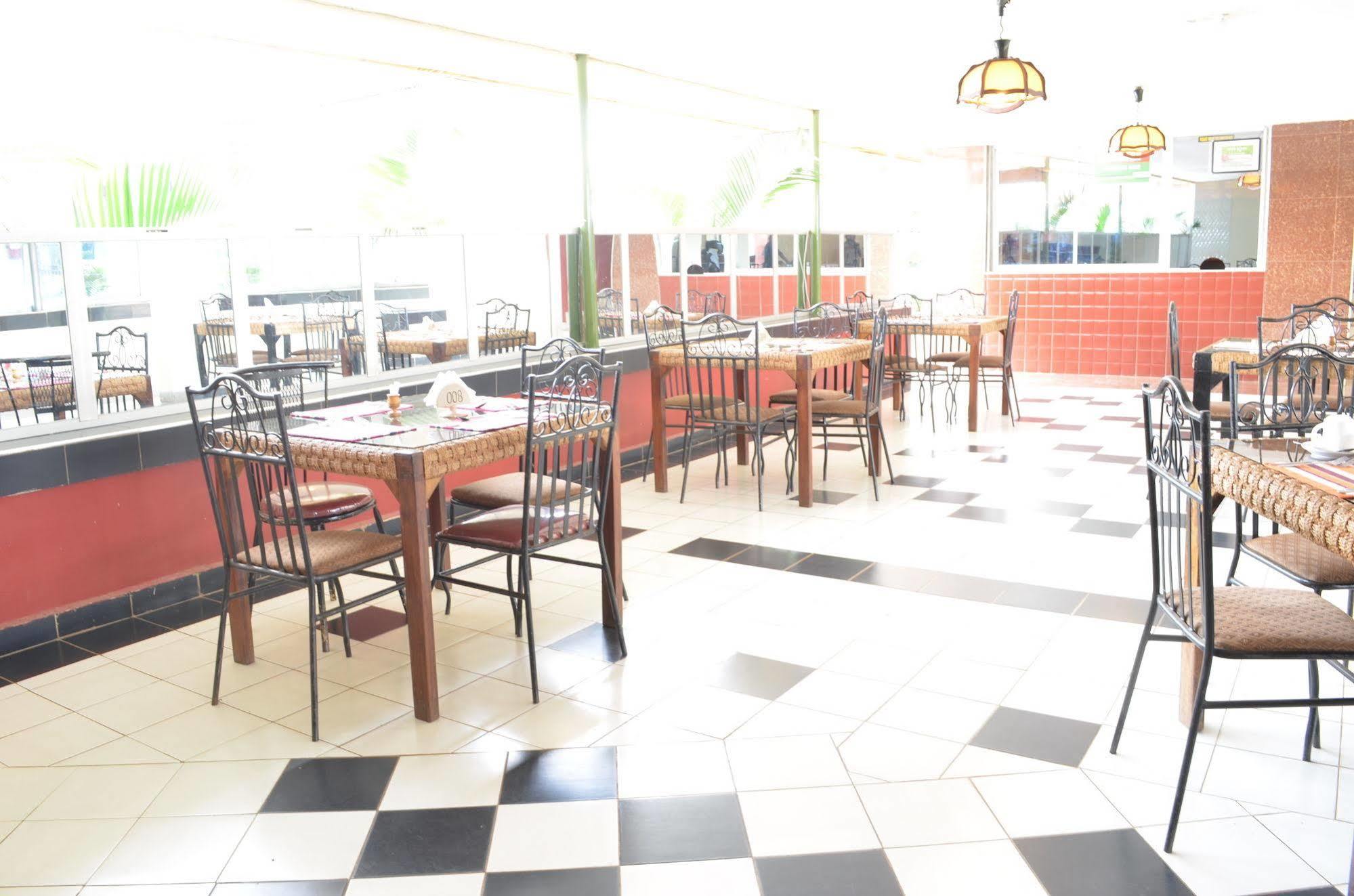 Royal City Dubai Complex Kisumu Exterior foto