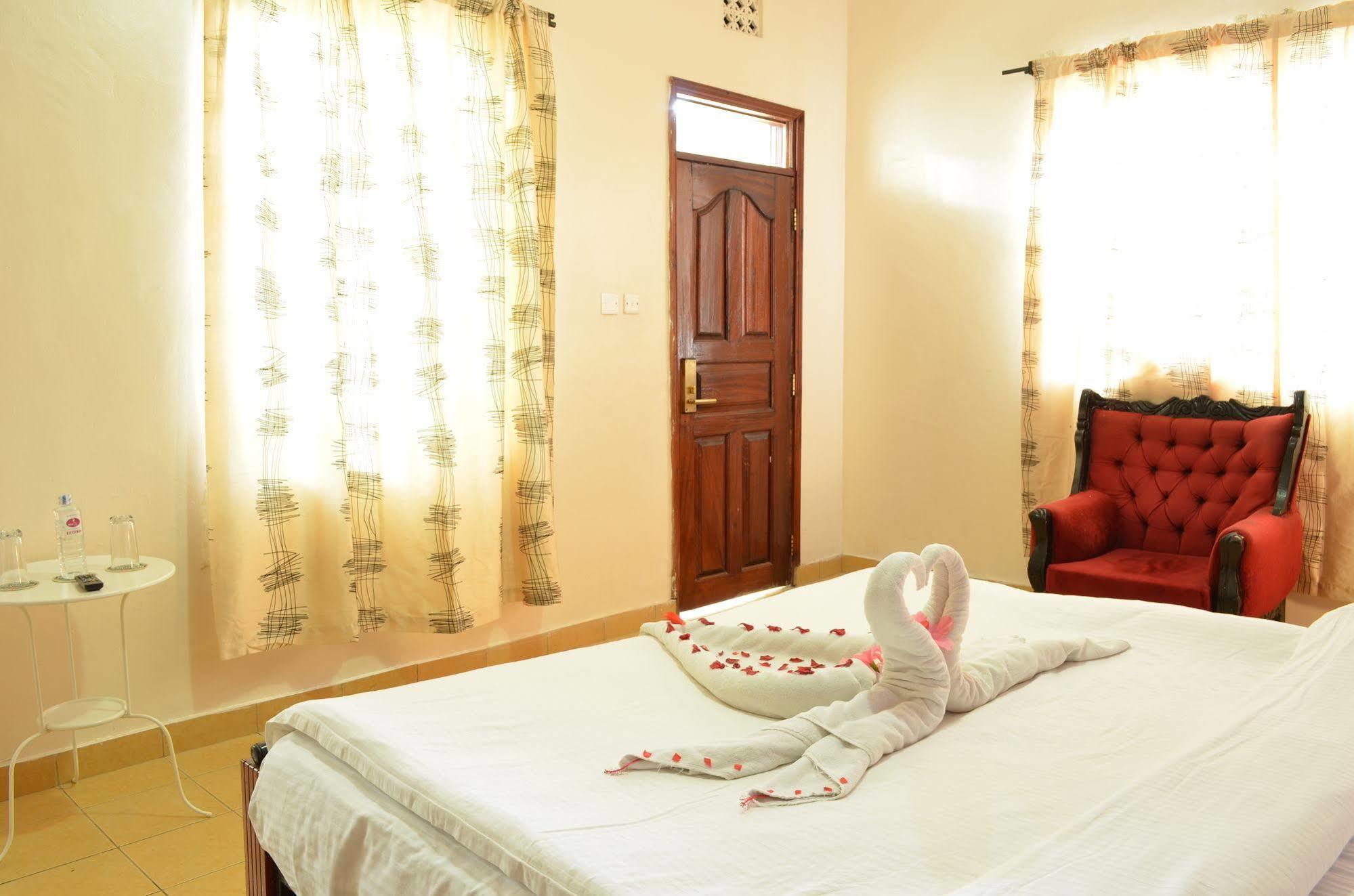 Royal City Dubai Complex Kisumu Exterior foto