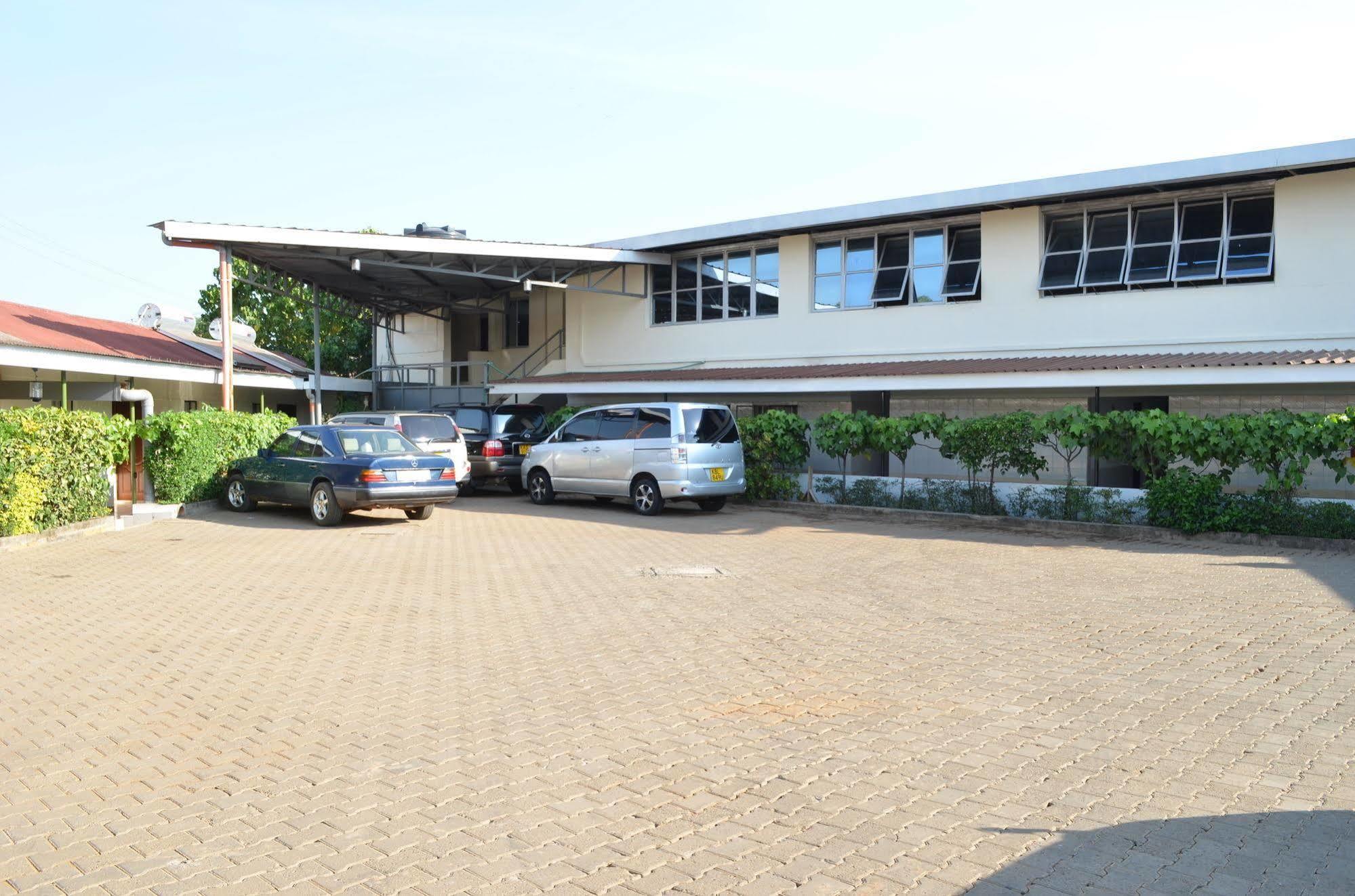 Royal City Dubai Complex Kisumu Exterior foto
