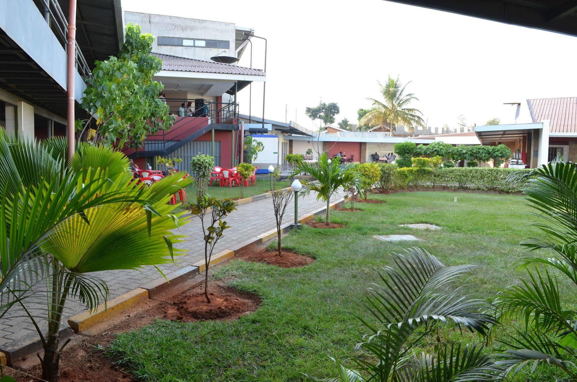 Royal City Dubai Complex Kisumu Exterior foto