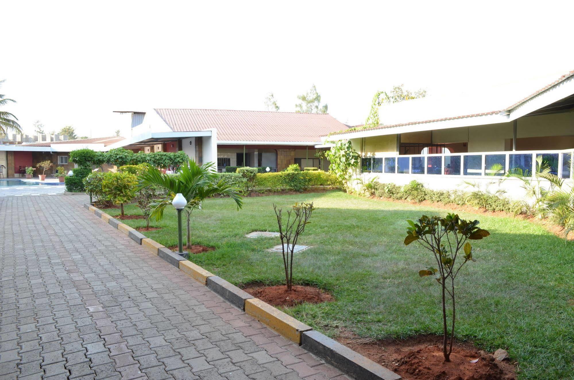 Royal City Dubai Complex Kisumu Exterior foto